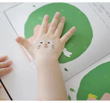 Load image into Gallery viewer, 溫柔系幼兒啟蒙互動繪本:小臉蛋 x 手指頭 x 腳趾頭